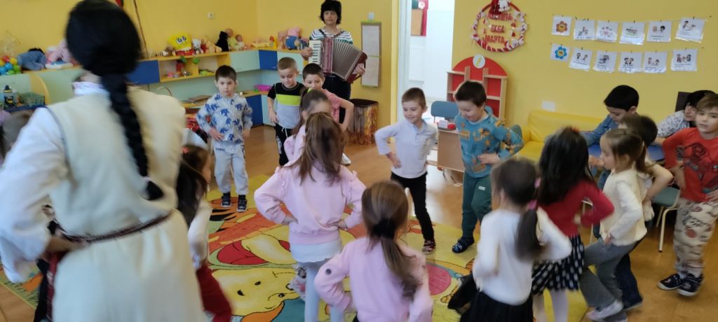 Баба Марта в трета група  - ДГ Мечо Пух - Добринище